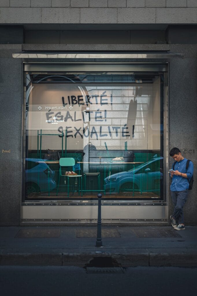 Photo "Banks and freelancers specialized in crisis communication"