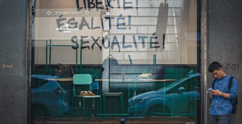 Photo "Banks and freelancers specialized in crisis communication"