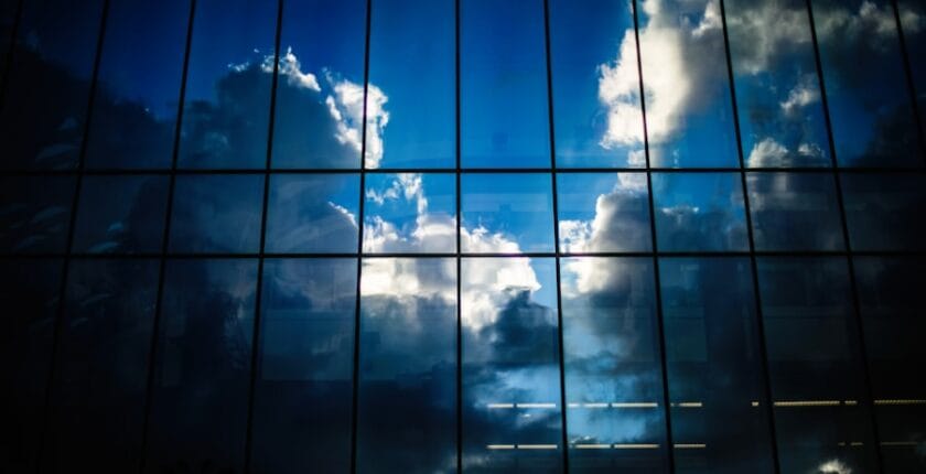 Photo "Banks and freelancers specialized in cloud: infrastructure challenges"