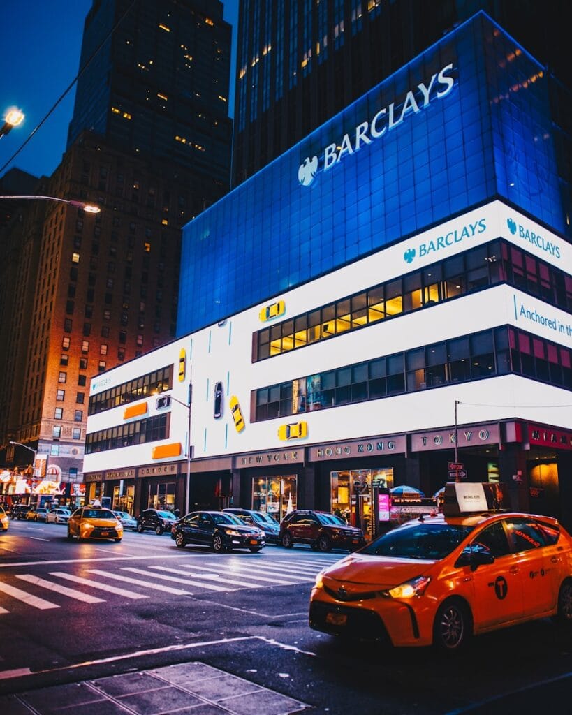 Photo "Bank of tomorrow: how to rethink its model in the face of digital challenges"