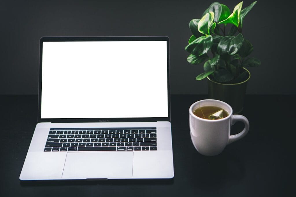 Photo Laptop and coffee