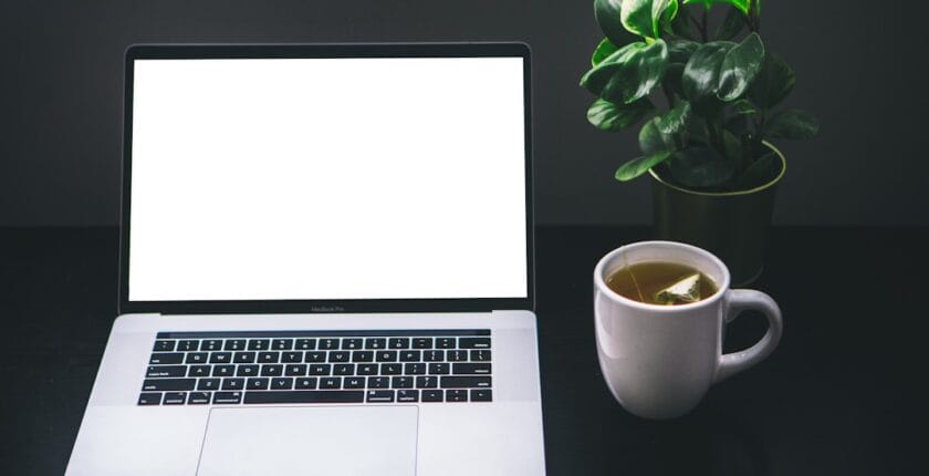 Photo Laptop and coffee