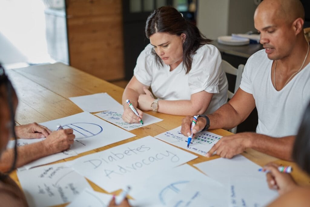 Photo Sourcing and expert management: reduce evaluation gaps