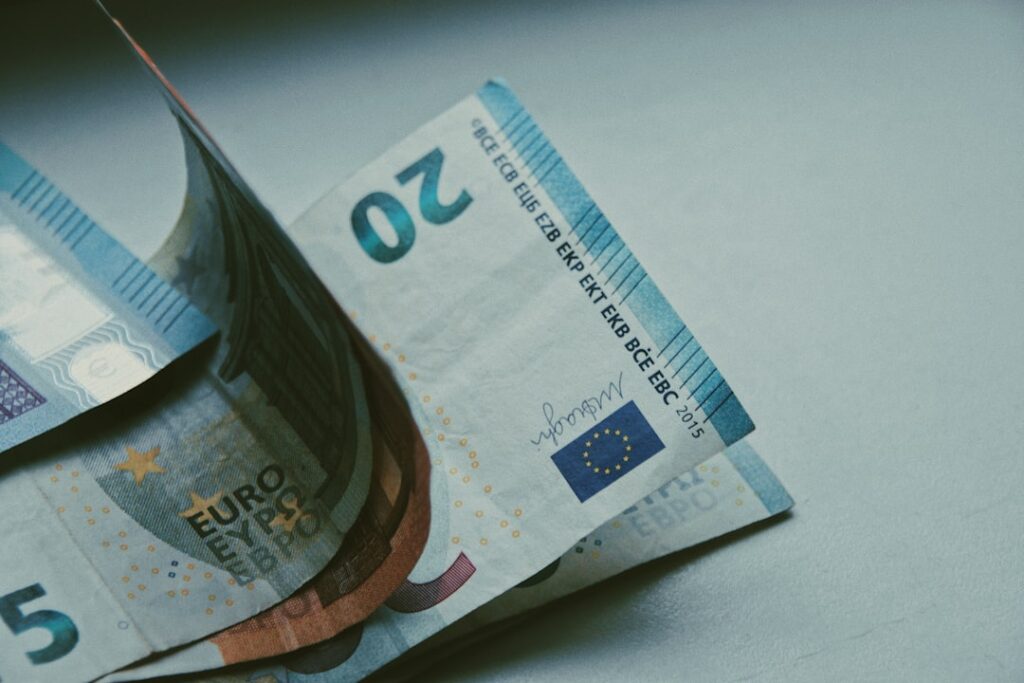 Photo Qlik cost reduction in investment banking