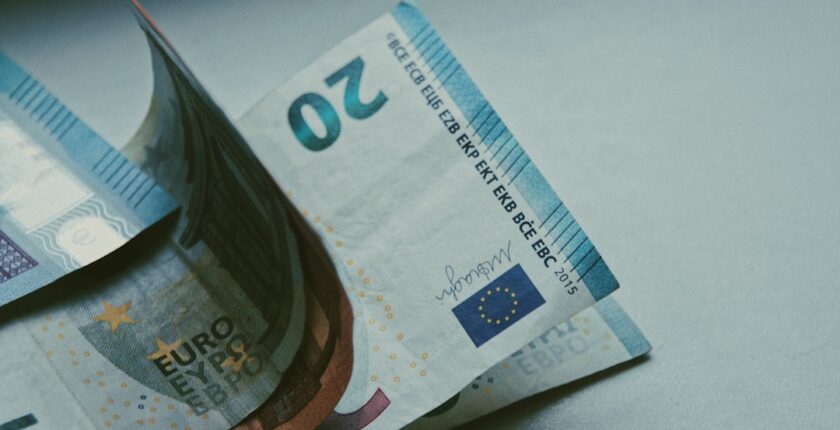 Photo Qlik cost reduction in investment banking