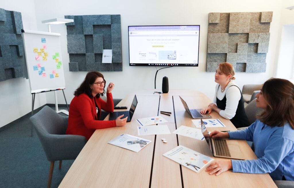 Photo Dashboard climate for executive committees: content types and frequencies