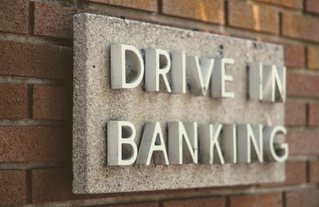Photo Bank & decision-making: towards enhanced insights