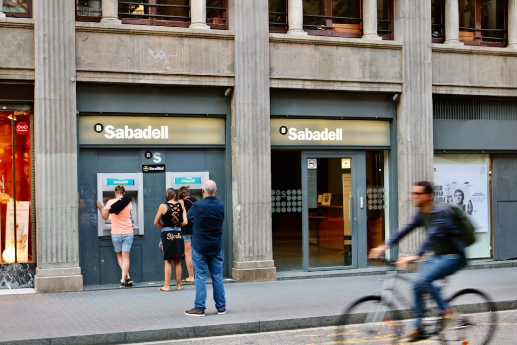 Photo Bank & AI explainable: building customer trust